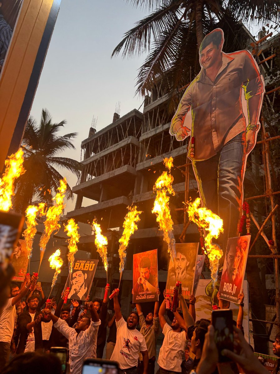 BengaluruMBFC's tweet photo. Dear All,

Please note that we have decided not to proceed with the any Future Re-Release content from @BengaluruMBFC until the release of our Movie Varanasi🔥🔥🔥

Our topmost priority right now is the @VaranasiMovie and we are planning much bigger celebrations here in Bengaluru🤯🤯🤯

Let's hold our energy for the Varanasi release🤩🤩🤩

@urstrulyMahesh #Varanasi #BengaluruSSMBFans