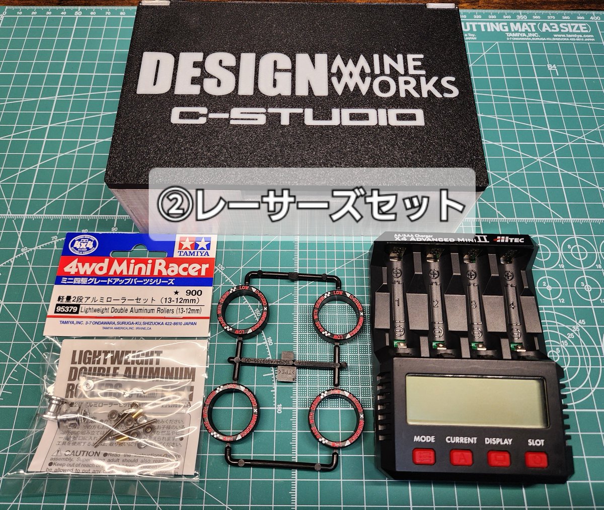 mine4wd's tweet photo. プレゼント企画の賞品予告その②
【レーサーズセット】
C-STUDIOコラボマシンボックス、コラボレタータイヤ(ローフリ赤)、X4ADVANCEDminiⅡ(充電器)、軽量2段アルミローラーセットの4点セット。 https://t.co/0G0gRMMP1w