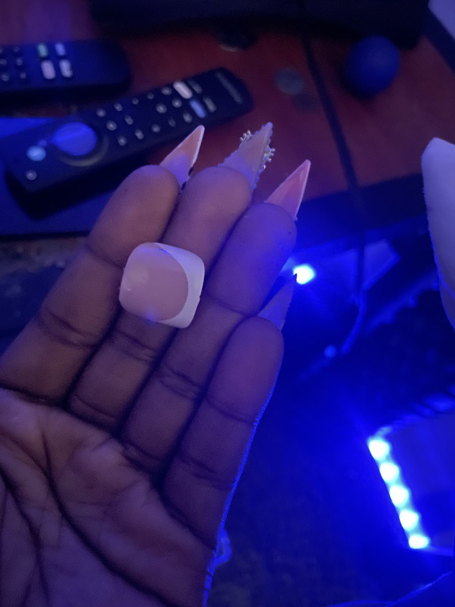 Reneaaa777's tweet photo. niggas are so fucking stupid, i’m finna beat this mf out his SLEEP https://t.co/EvR5Oho4bi