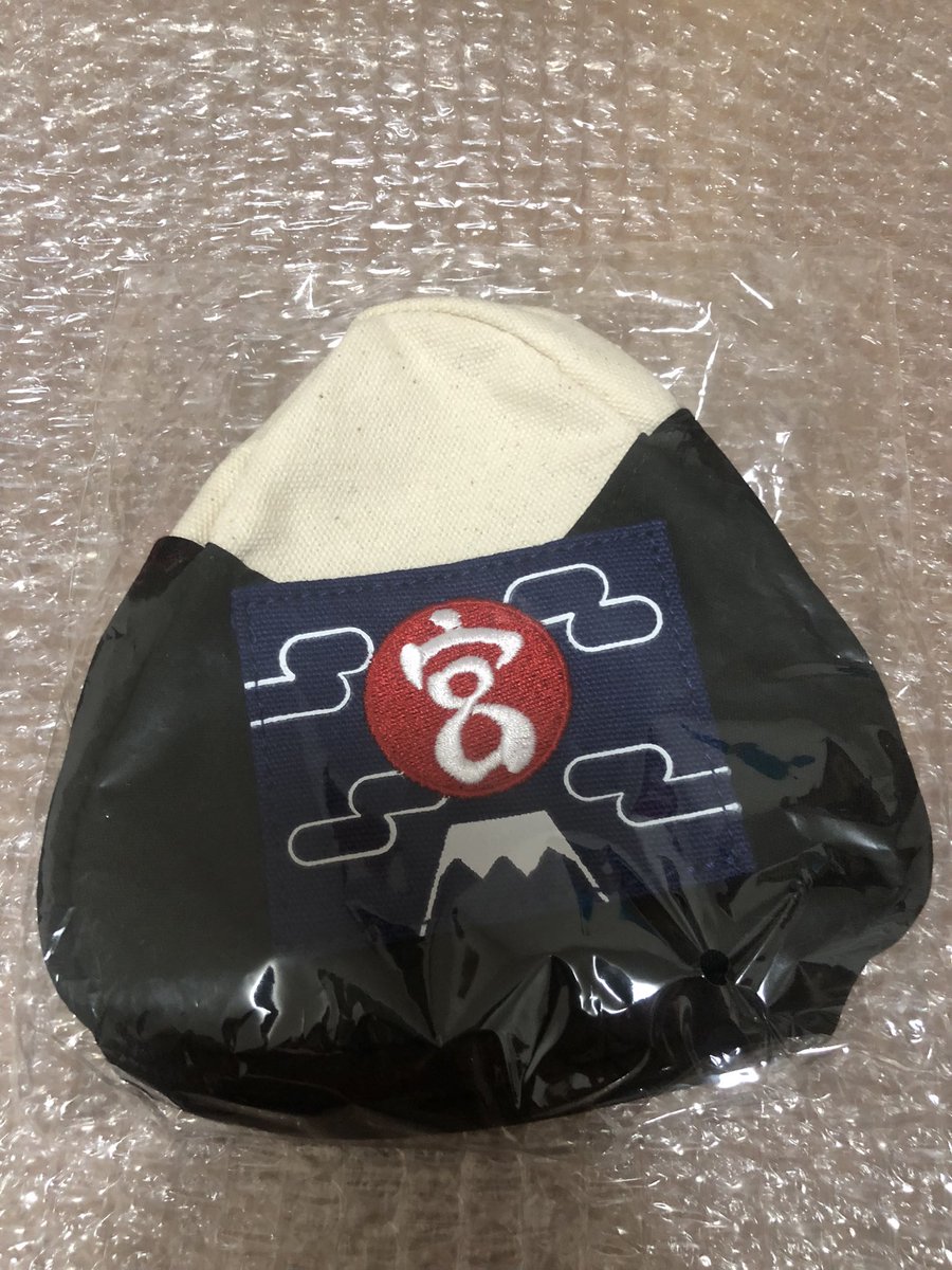 Gitimalya's tweet photo. 【譲渡】ハイキュー おにぎり宮のおにぎりポーチ　のれんチャーム付き　ハイキュー!!  原画展 東京　おにぎり宮　おにぎりポーチ　宮治

譲: 1点
求: 定価＋送料

未使用品。なお、状態確認のために一度開封しています。
振込先ゆうちょor PayPay
検索からもお気軽にどうぞ。 https://t.co/qvuciPIDSS