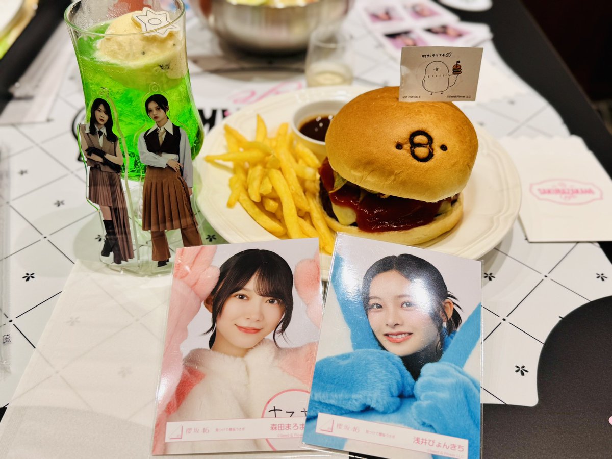 keyakil0's tweet photo. 後半の櫻坂カフェ行ってきた☺️
推し×推しの最強の組み合わせ✨️
ハンバーガーはめっちゃハンバーグだったw
まろまろのヨリもトレしてもらえてマジ感謝😭
ルームキーも手に入れて満足😆 https://t.co/Yidv8HGJWh