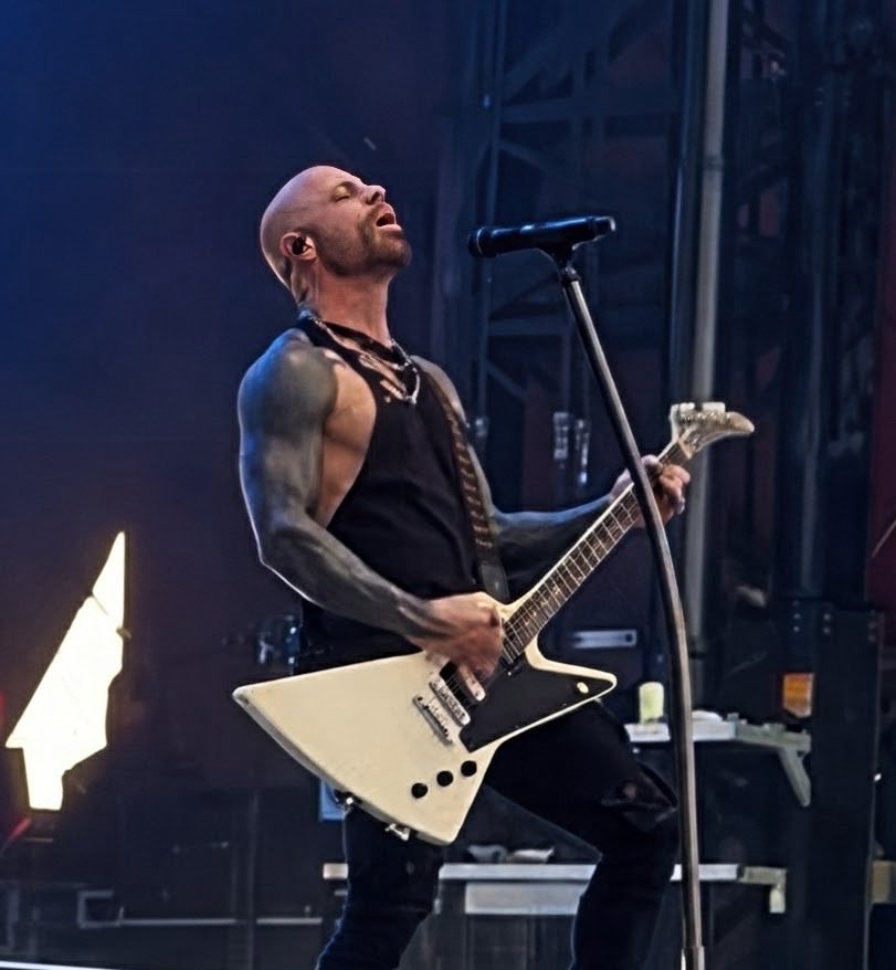 Angela4daughtry's tweet photo. @Daughtry_News #liveconcertphotos by Angelaangelmedia don’t miss the up coming tour starting this month! Thier shows are epic! https://t.co/G6fmRsu8fm