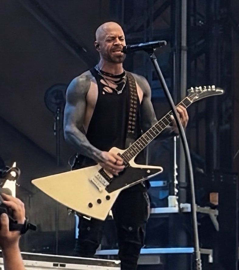 Angela4daughtry's tweet photo. @Daughtry_News #liveconcertphotos by Angelaangelmedia don’t miss the up coming tour starting this month! Thier shows are epic! https://t.co/G6fmRsu8fm