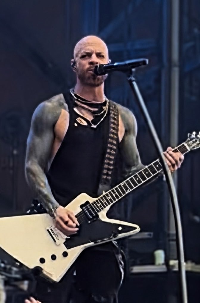 Angela4daughtry's tweet photo. @Daughtry_News #liveconcertphotos by Angelaangelmedia don’t miss the up coming tour starting this month! Thier shows are epic! https://t.co/G6fmRsu8fm