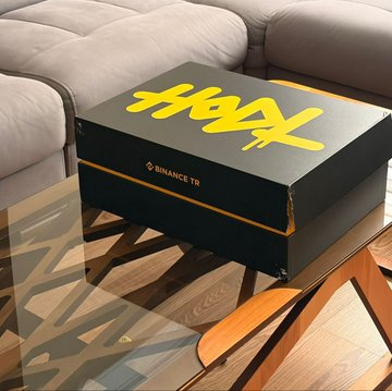 TonyAnteliz's tweet photo. Bir birinden güzel ve kullanışlı hediyeler için başta #BinanceTR olmak üzere
@AllinBNB
ve
@sametbinance
e ayrı ayrı teşekkür ediyorum. 💛🖤 https://t.co/ZHTjsT9kIe