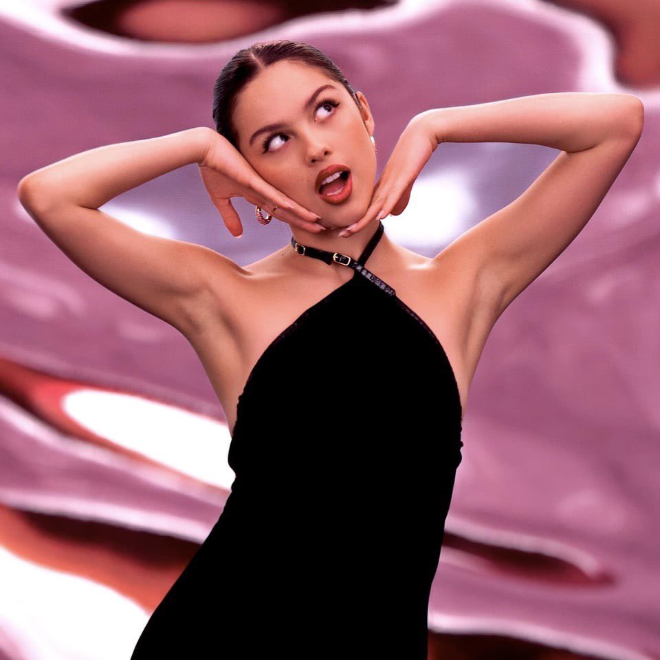 SouljaZen's tweet photo. Olivia Rodrigo perfect smooth pits 😵‍💫 https://t.co/kK2qHcezPV