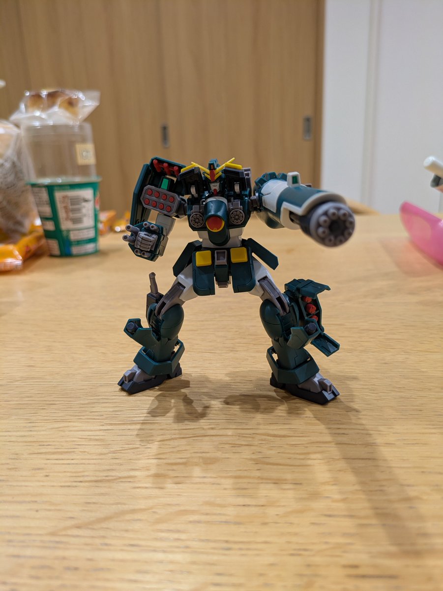 o_xws's tweet photo. #ガンプラ 
 #HGガンダムレオパルド
最近の奴ではパーツ少なめだが中々パチ組だも完成度高いな https://t.co/rUgsQBRhDw