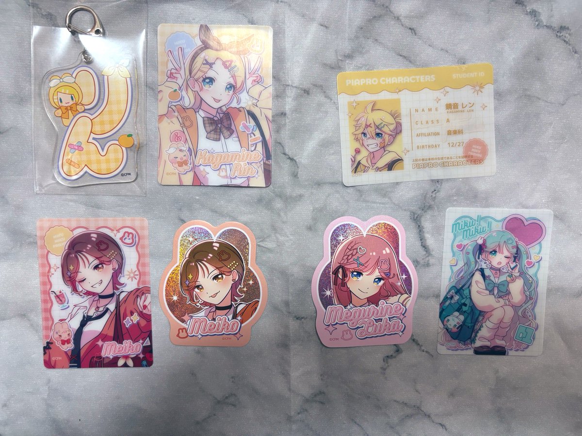105_yuna's tweet photo. 【交換】初音ミク ピアプロ VOCALOID ボーカロイド 百均 100均 セリア キャンドゥ アクリルキーホルダー クリアカード ステッカー

譲：レン、リン、ルカ、ミク、MEIKO

求：同種KAITO>定価+送料

郵送にて交換希望 https://t.co/SehsDGcocN