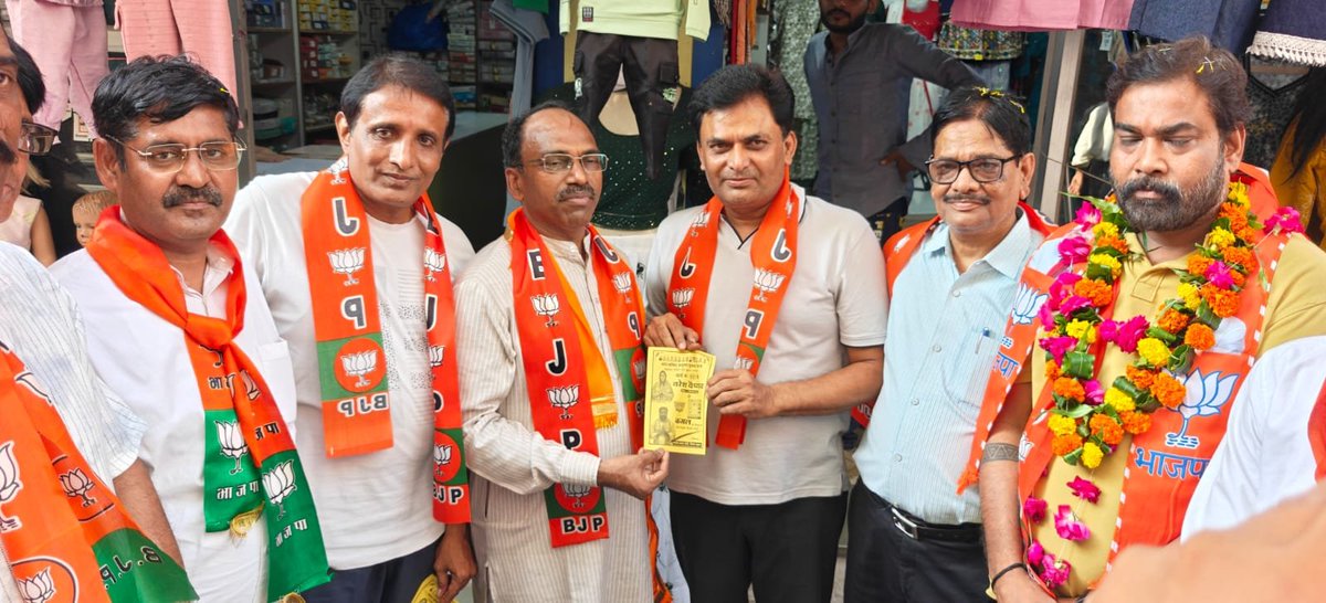 MLRawatBJP's tweet photo. पर सभी कार्यकर्ताओं से पूरी ऊर्जा और समर्पण के साथ जन-जन तक पहुँचने तथा भाजपा के सभी प्रत्याशियों को भारी मतों से विजयी बनाने का आह्वान किया।
एकजुट संगठन • समर्पित कार्यकर्ता • प्रचंड विजय
भाजपा की जीत, सलूंबर के विकास की जीत!
#Salumber #BJP4Rajasthan #Nagarnikaychunav2026 https://t.co/TnFimlTfNo