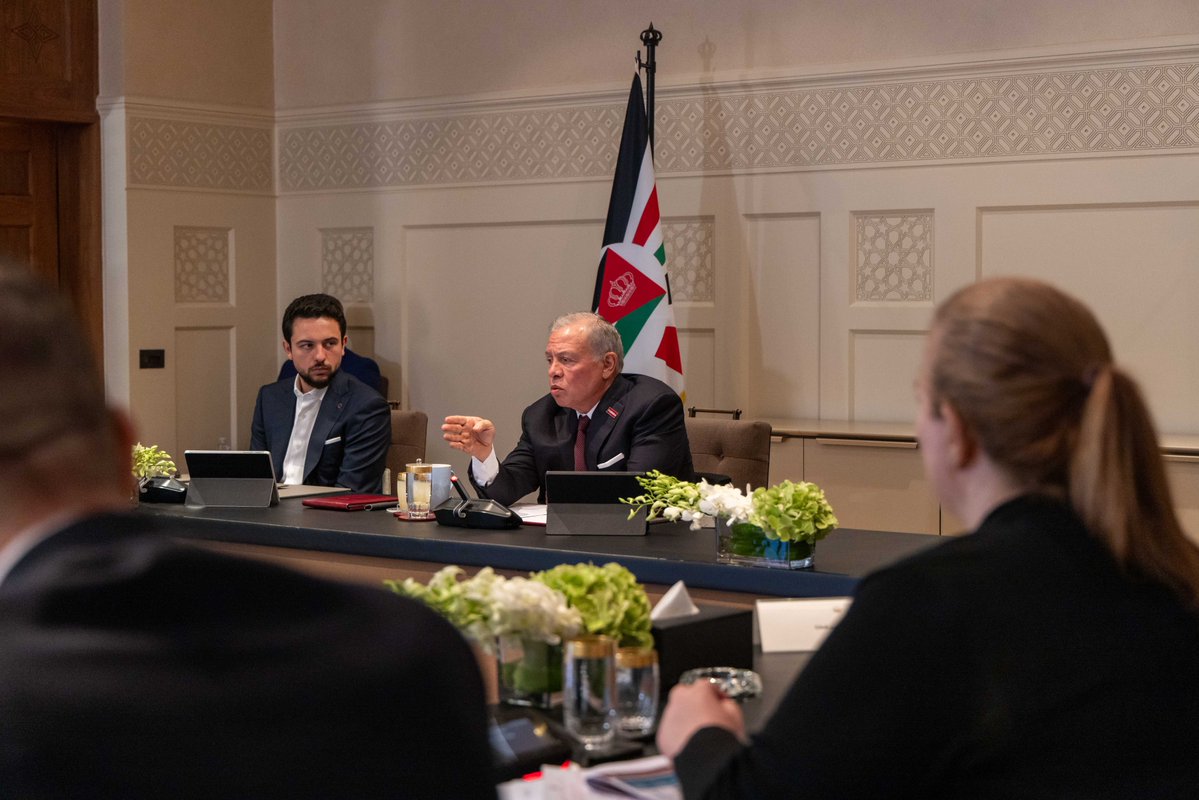 RHCJO's tweet photo. His Majesty @KingAbdullahII, accompanied by His Royal Highness Crown Prince Al Hussein, chairs a meeting to review government efforts and plans in the field of green and climate finance. His Majesty directs the government to draw up a comprehensive and unified national strategy on climate finance, in cooperation with the private sector.
#Jordan