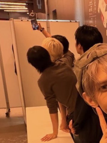 yuyunhos's tweet photo. can they pls share that picture with the class https://t.co/c9Z73XnLMo