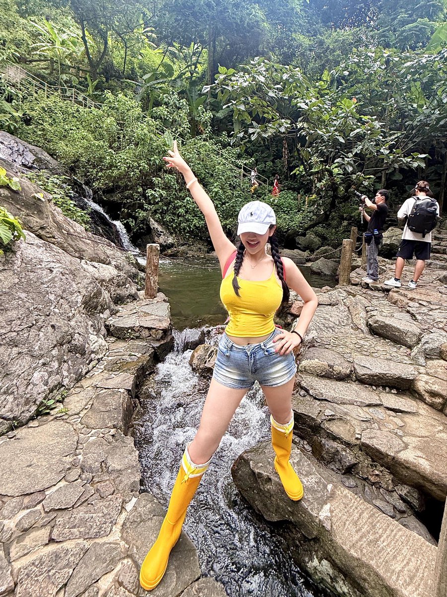 sandra23kx9's tweet photo. 新人刚来推特！爬山小日常！！
香汗淋漓的运动（福）呢欢迎👏来锐评
当一天女菩萨    不许说🐻黑！！ https://t.co/cUqQuq9MDy