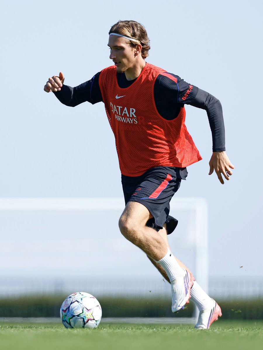 PSG_inside's tweet photo. Au travail ! 💪

#UCL https://t.co/Kpmbt9rmtn