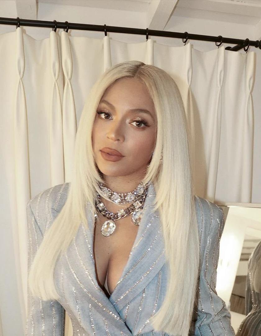 bdaystan101's tweet photo. Her platinum hair era was so gaggy and y’all hated it💔 https://t.co/pro8rqw8Qo