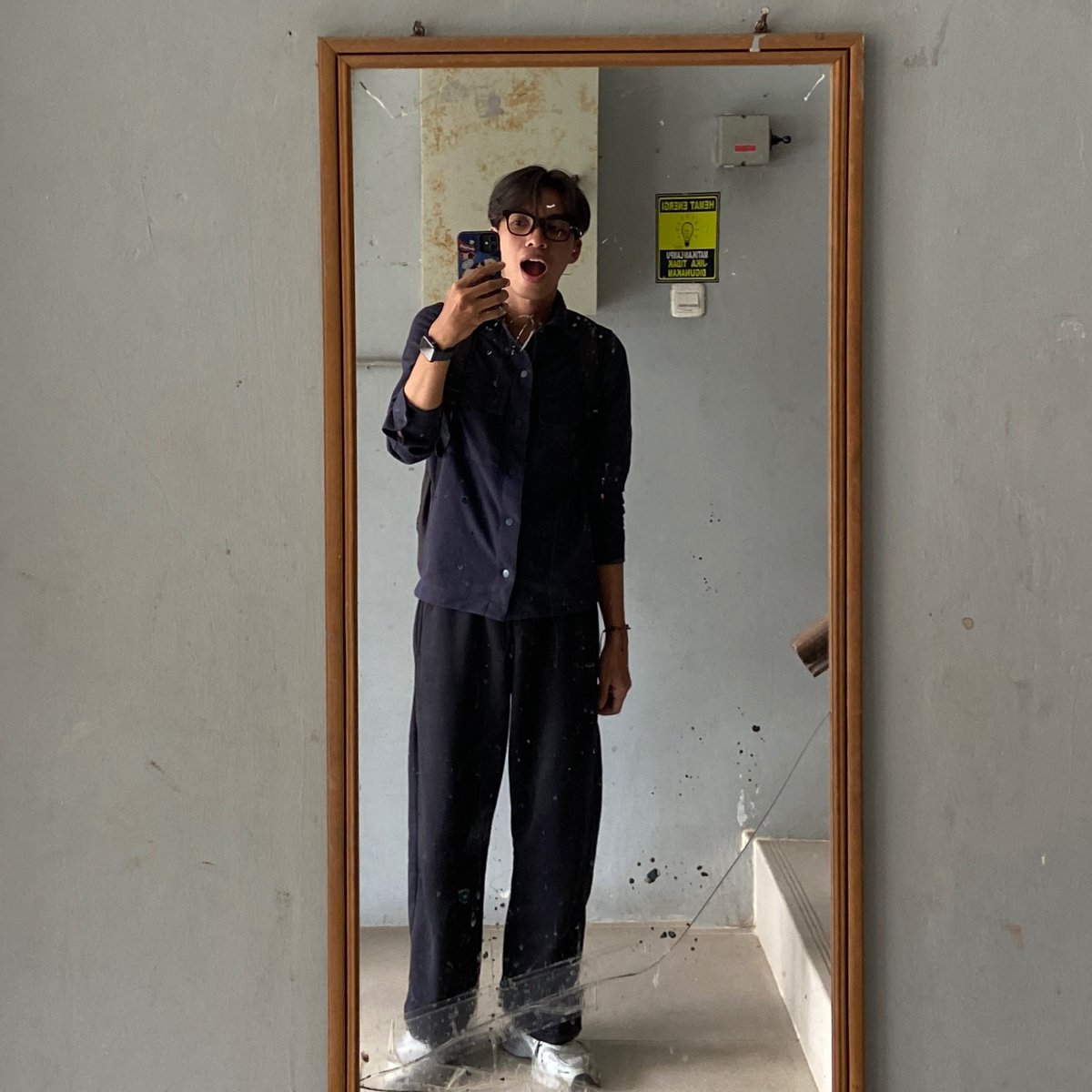 cloudmebyurname's tweet photo. [QUEER FRIENDSHIP APPLICATION]

name: awan
age: but i'm feelin ??
occupation: graphic desigayner
height: 1 m 74 cm
mbti: infj
zodiac: capriporn
hobby: banyak istighfar as wni
fun fact: sering dimiripin baila fauri (guyon) https://t.co/CVjcF0sxeL