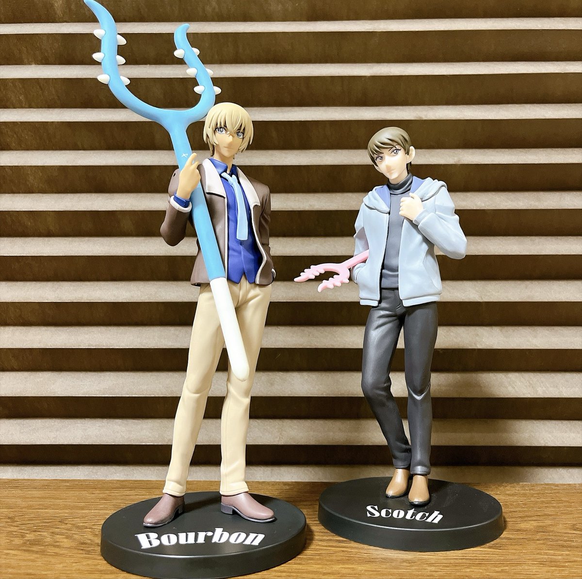 citrus_1530's tweet photo. バーボンさんがこれ持つとちょっと怖いですね、、ガチの討伐しそうで https://t.co/CfLG94g4hH