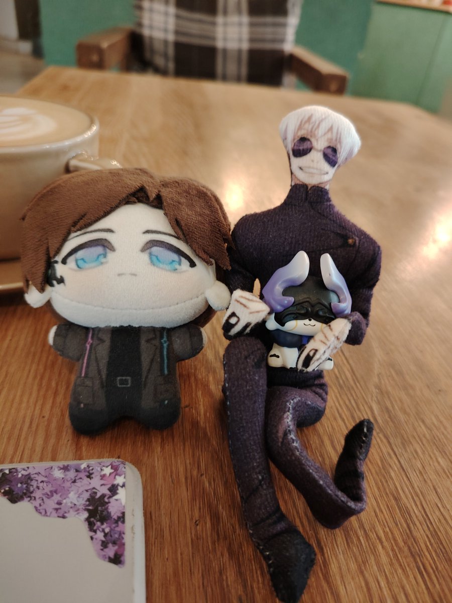 ZandarPlush's tweet photo. Приглашенный гость Годжо 
#ZandarOneKuwabara #hsr #lymera #lygus https://t.co/PpR6cgpAQU