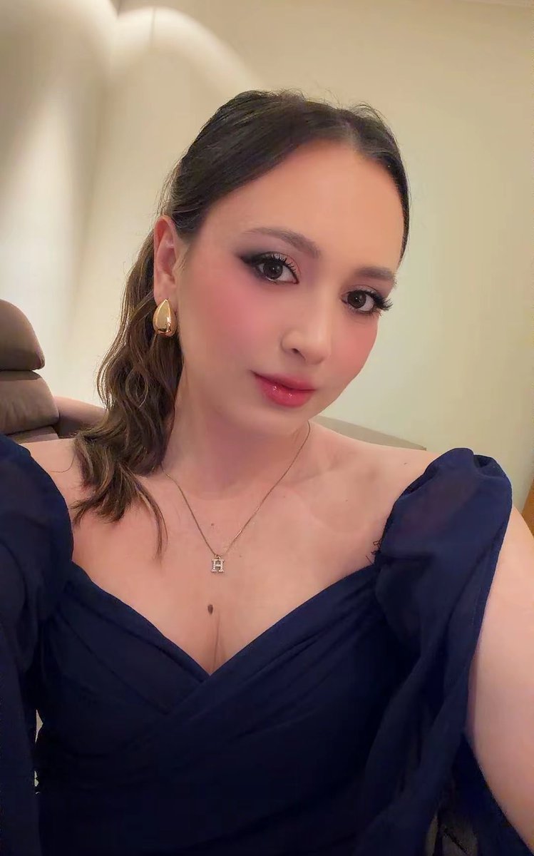 4pjmin_'s tweet photo. His Dior, my blue. Same night, same vibe 🥂

#ARSD #armyselcaday #ARMYSELCADAY #selcaday https://t.co/nxEYEjMxr1