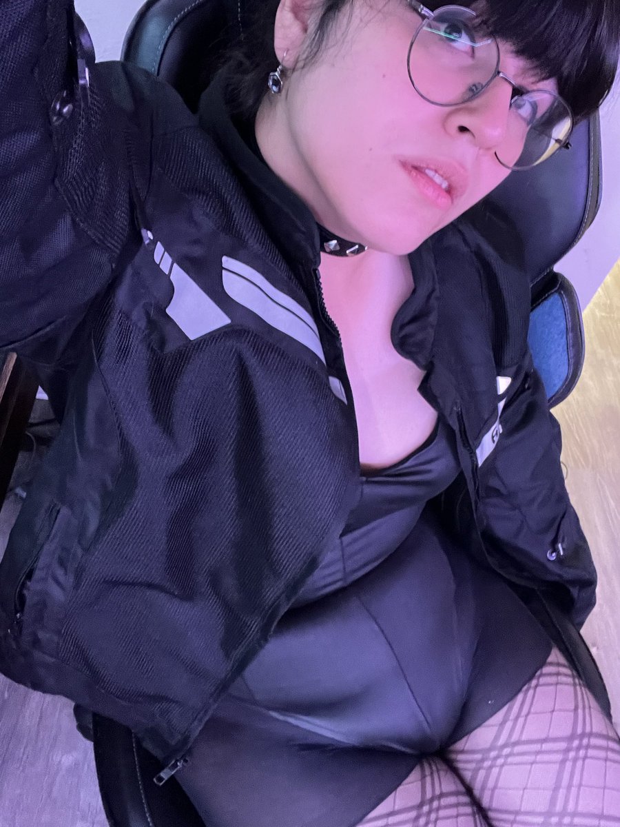 delemonad's tweet photo. going to the shooting range :3 https://t.co/5LxNRGzpmv