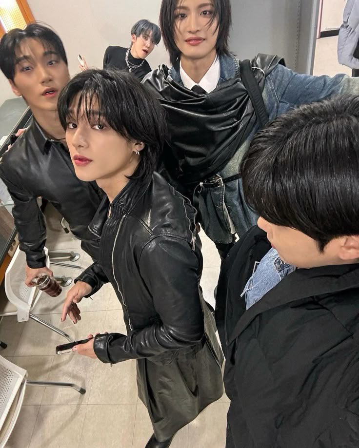 woolipmole's tweet photo. big fan of non official and girls in the club’s restroom selfies https://t.co/C1k5SmtutN
