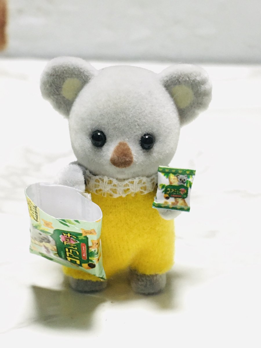 crazysylvanian's tweet photo. シルバニア版ビックリマンとかコアラのマーチ https://t.co/J7tNzuBywZ