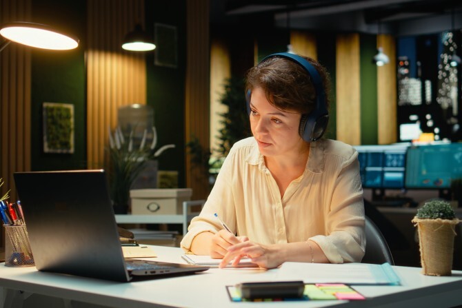 Answer_4u's tweet photo. A good after-hours answering service should do more than pick up.

It should know what happens next: call triage, escalation, useful messages and clear handovers.

We've looked at what makes the difference.
👉 https://t.co/r6DQAJtyCP

#CallHandling #CustomerService https://t.co/8JwNhF0IIK