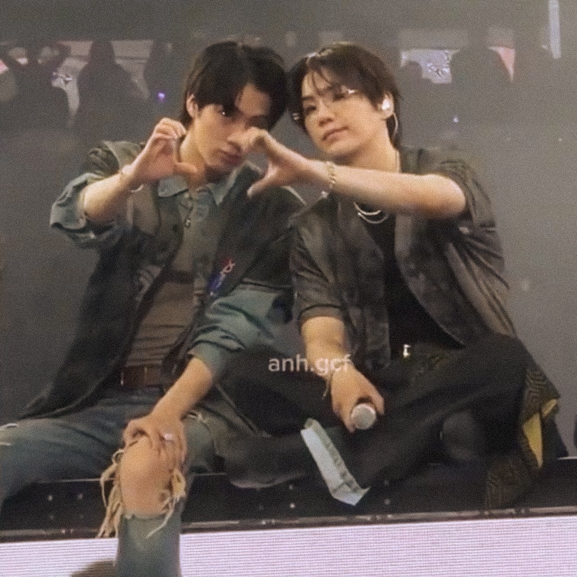 bonabtsjin's tweet photo. 思った以上に頭を寄せ合っていてすごくいいSIN https://t.co/Q3Ix9aM4vV