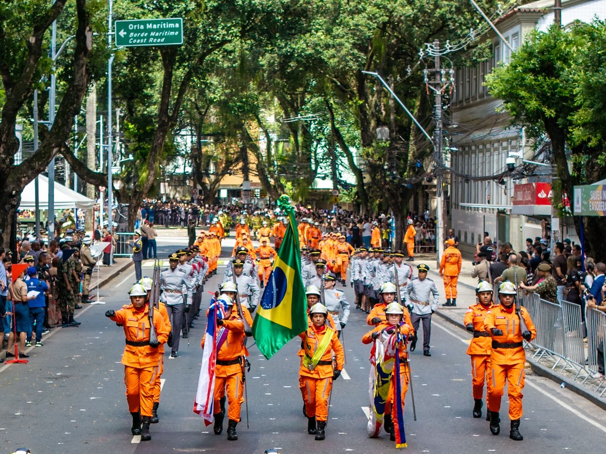 Jeronimoba13's tweet photo. O 7 de Setembro é dia de reafirmar nosso orgulho de ser baiano e brasileiro. Seguimos firmes na construção de um país mais justo, forte e soberano, com trabalho e oportunidades para toda a nossa gente. Viva a Bahia e viva o Brasil! 🇧🇷⭐️ https://t.co/t1mDgOCb4D