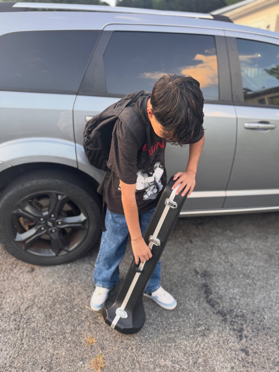 BrunoAntoninus's tweet photo. Otra primera vez: hoy fue el primer día de Middle School. No sé quién tenía más nervios. Comienza una nueva etapa y muchas aventuras por descubrir. https://t.co/SnQfGwSRpZ