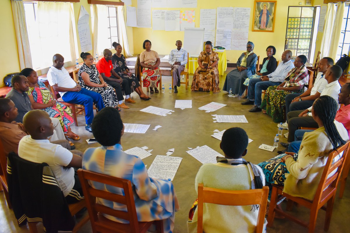 CBS__Rwanda's tweet photo. Ever wondered why people in CBS sociotherapy groups sit in a circle?

It’s not just about where the chairs are. The circle carries a deeper meaning.

Here’s why👇
https://t.co/fMq5jC6i9E https://t.co/Lc3vgqZUHf
