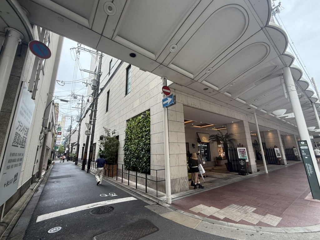 Kyotopi_jp's tweet photo. 京都を代表する二郎系「ラーメン荘　地球規模で考えろ」が街中へ進出予定！
伏見本店、西院のソラに続く3店舗目は「サン」

木屋町エリアに10月上旬オープン予定。現地ではすでに改装工事が進んでいました。

街中の二郎系、要注目です！ https://t.co/suQXo4UvH2