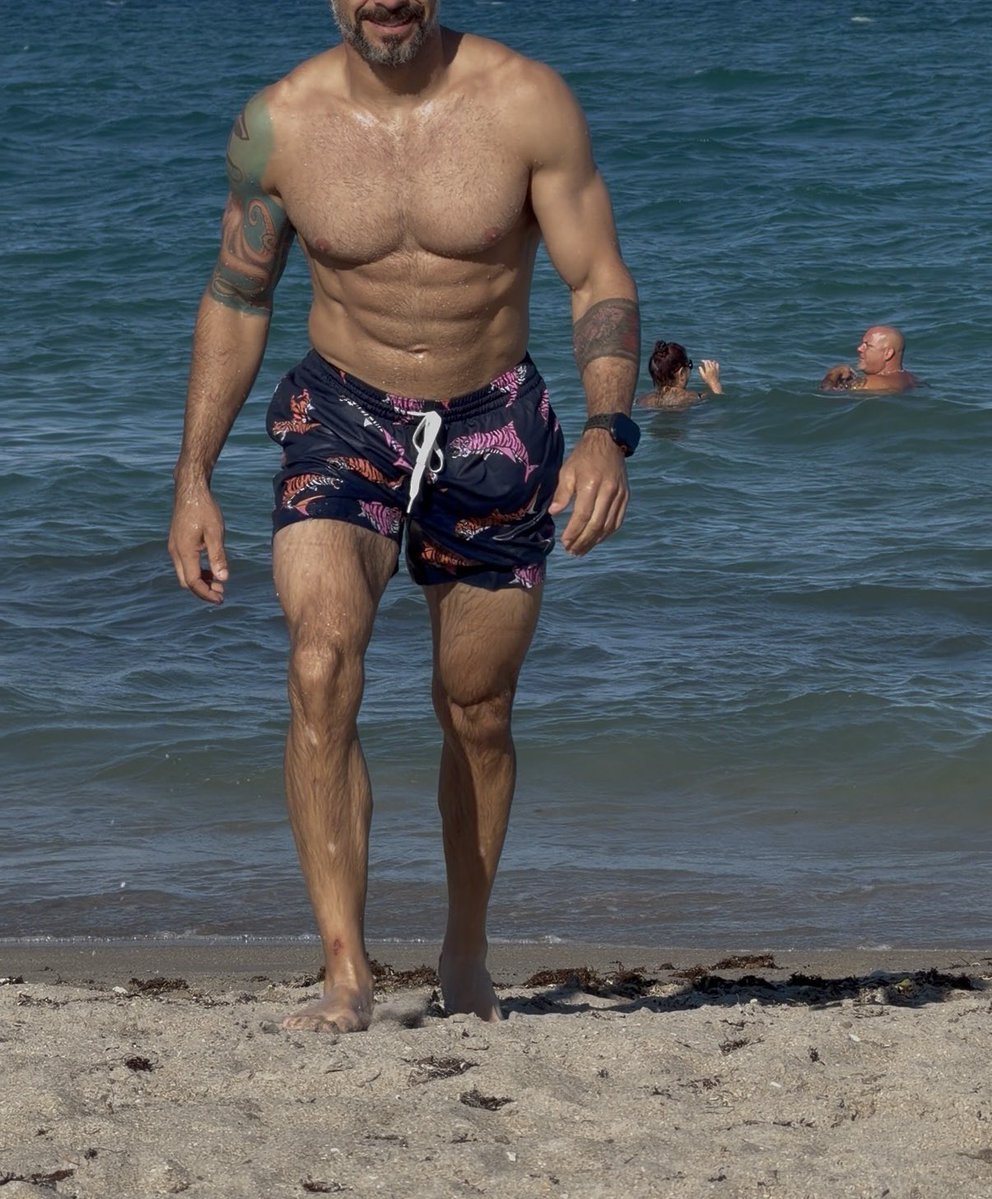 fitdaddyover40's tweet photo. Walking to you… you ready?? https://t.co/9VNtOTNXRC