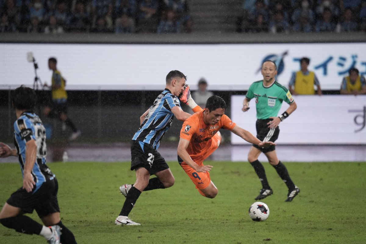 mikkun_gk12's tweet photo. ウレモヴィッチが顔面蹴られた瞬間撮れてた(笑)
これは痛そう

#frontale https://t.co/LUMFjjmxg2
