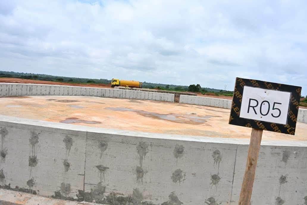 Monafrique8's tweet photo. 🇨🇮🚆 PORT SEC DE FERKESSÉDOUGOU

Les travaux dépassent 30 %. Avec 254 milliards FCFA d’investissement, ce futur hub logistique doit renforcer les échanges et créer plus de 71 000 emplois.

#CotedIvoire #Infrastructure #Ferkessedougou https://t.co/XoZX0VHq4D
