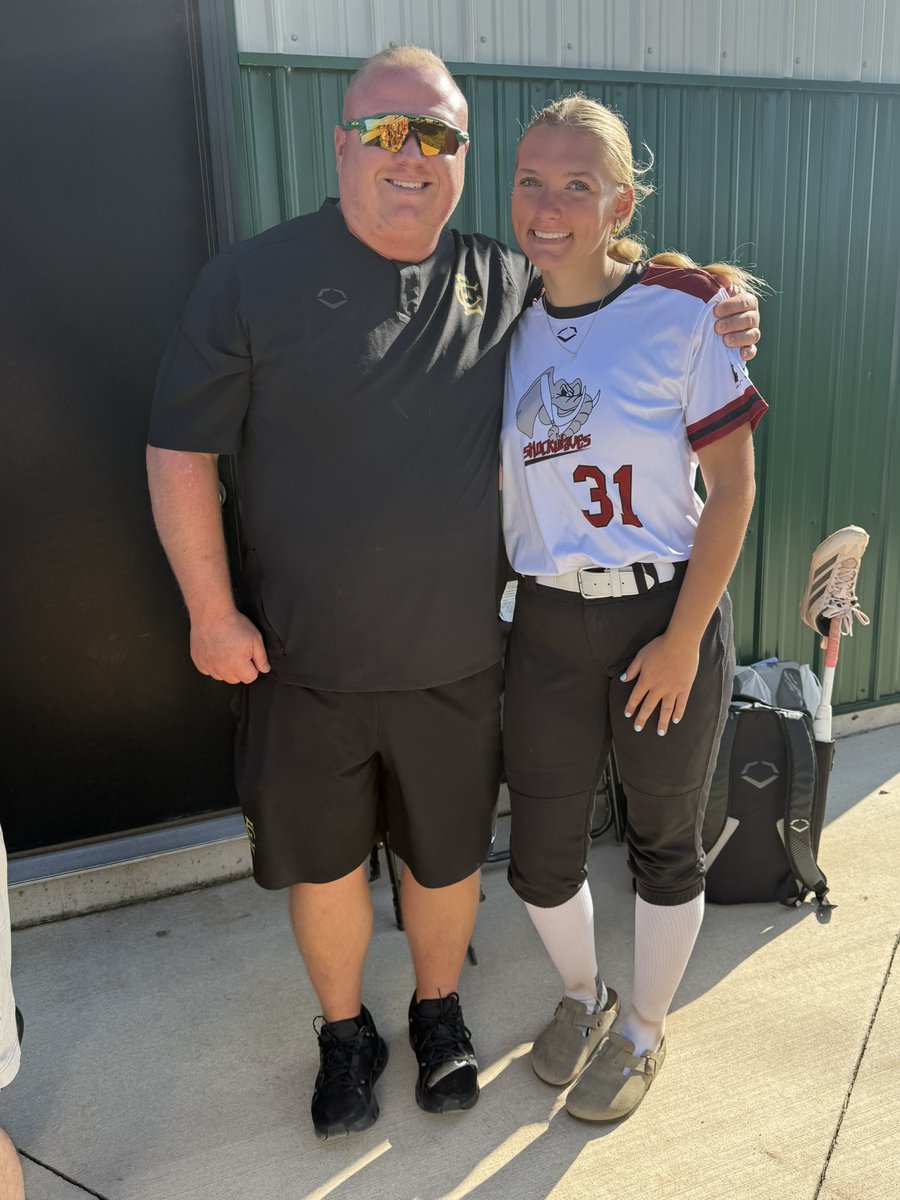 AvaRoberson_3's tweet photo. Huntington Round Robin! 
Thank you @Huntington_SB for hosting a good Round Robin! I also want to thank my Highschool coach @ladydukes2032 for coming and watching me play!  Also so happy to be able to play with all my girls yesterday! @INSW_Roberts 
Stats: 
Pitching ⬇️
3.0 INP
4 SO
2 BB
Hitting⬇️
1-3 
1 RBI
0 SO