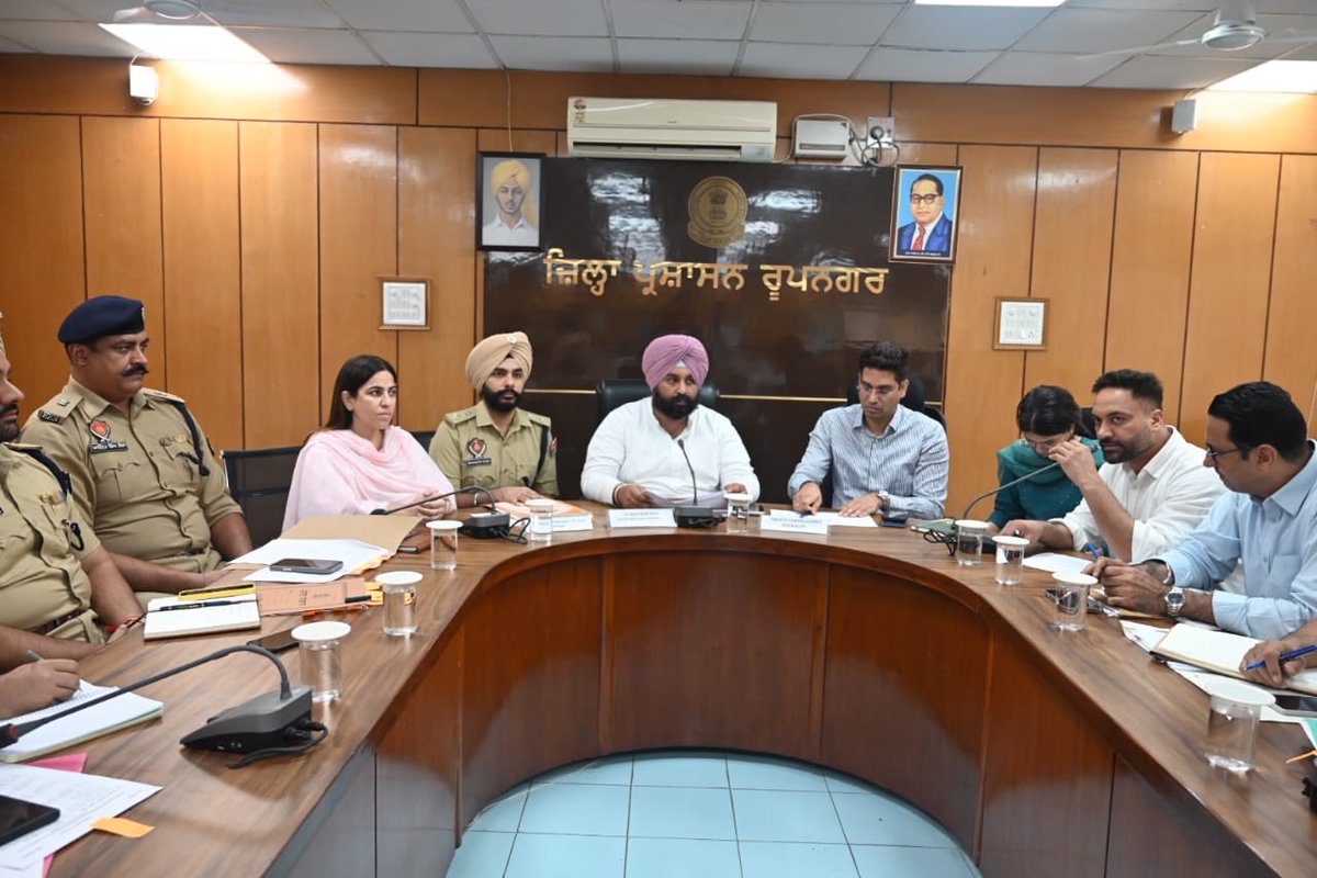 MediaMehta's tweet photo. As part of the Punjab Government’s ‘Yudh Nashian Virudh’ campaign to make Punjab drug-free, Cabinet Minister Punjab S. Harjot Singh Bains conducted a detailed district-level review of measures being undertaken in Rupnagar to curb drug trafficking to ensure strict legal action. https://t.co/hIOBMHrjVN