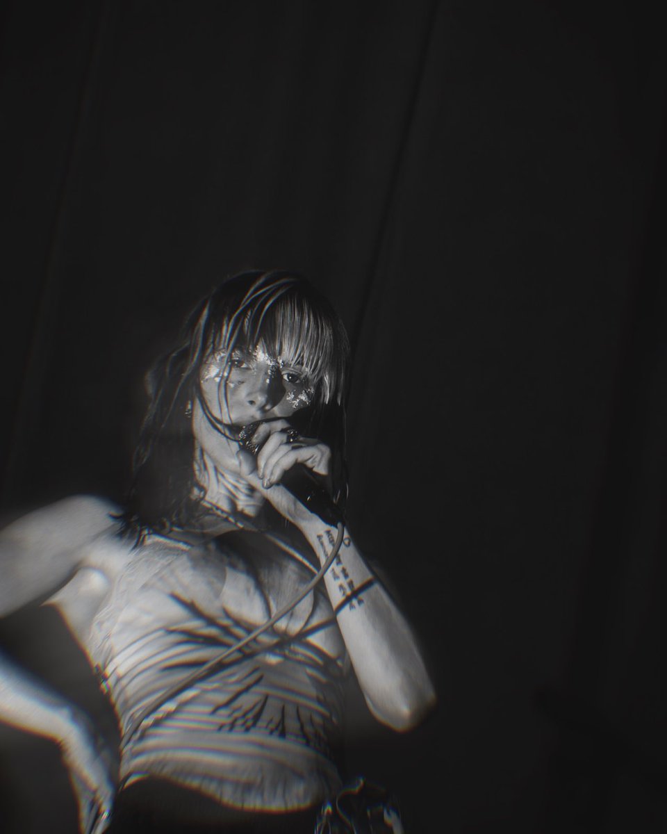 nvrfeltsoglum's tweet photo. hayley is so breathtaking in these photos woahh

📸ig: alyssa_bardol https://t.co/z2Tj3gJatZ
