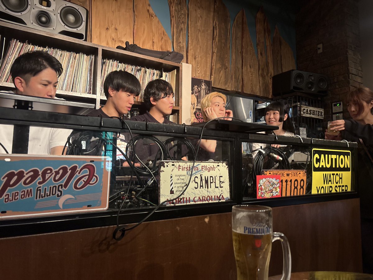 wu__umum7's tweet photo. ♡0905♡ 芸人が居酒屋でする話をたまたま隣の席で聞こえてきた体のトークライブ

ほんとうに居酒屋すぎる時間が流れてて、ふつうに神✨✨✨になりました 小森さんのお手製クイズとか、席替えとか、おばたさんが巻き込まれたありえない時間とか、ぜ〜んぶ ならではすぎてとってもたのしかったです😻😻 https://t.co/Fv8AD7VN34