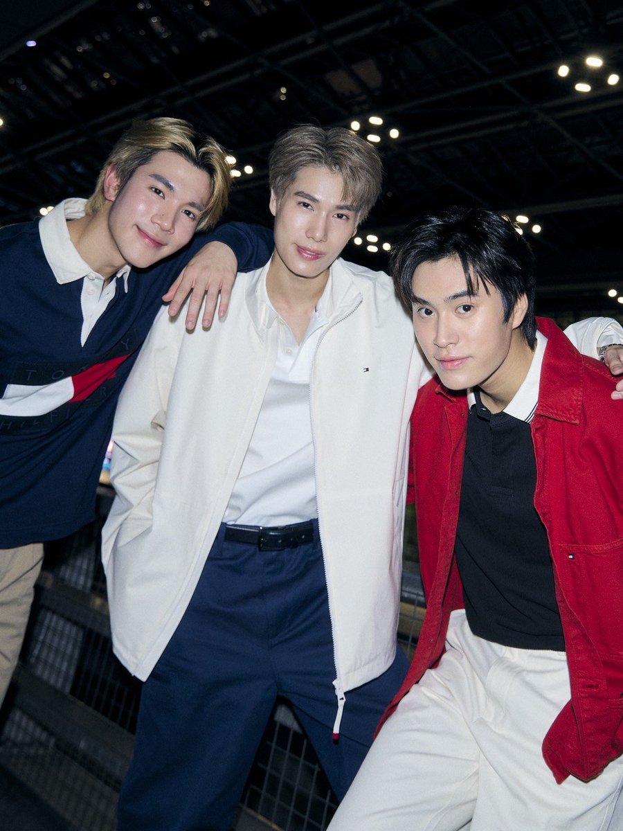 mayaonline2002's tweet photo. New York is Calling! ✨️🗽 ภูวินทร์ #phuwintang - เจมีไนน์  #Gemini_NT  - โฟร์ท #Fourthnattawat 3 หนุ่มแบรนด์แอมบาสเดอร์ของ Tommy Hilfiger พร้อมออกเดินทางสู่มหานครนิวยอร์ก เพื่อร่วมชม Tommy Hilfiger Spring 2027 Runway Show ณ The Plaza New York 

เตรียมติดตามแฟชั่นโชว์ครั้งสำคัญนี้พร้อมกันในวันที่ 11 ก.ย. 69 เวลา 03.00 น. ตามเวลาประเทศไทย #TommyHilfiger