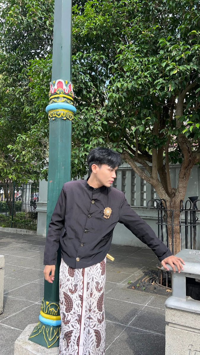 biiintannggg's tweet photo. [QUEER FRIENDSHIP APPLICATION]
name: bii/han
age: 22
occupation: bumc
zodiac: 🦂
height: 168
hobby: yapping
fun fact: selalu suka orang tapi orangnya gak suka balik:’g https://t.co/faBWHUrjhP