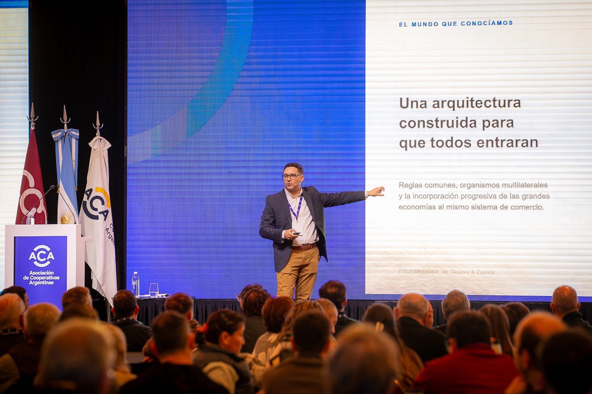 EscenariosAr's tweet photo. Comprender la reconfiguración geopolítica mundial es clave para el futuro del agro argentino.

La Asociación de Cooperativas Argentinas convocó a Escenarios para analizar las oportunidades de la nueva globalización junto a más de 450 dirigentes de 90 cooperativas. https://t.co/yjRJ6lwx4E