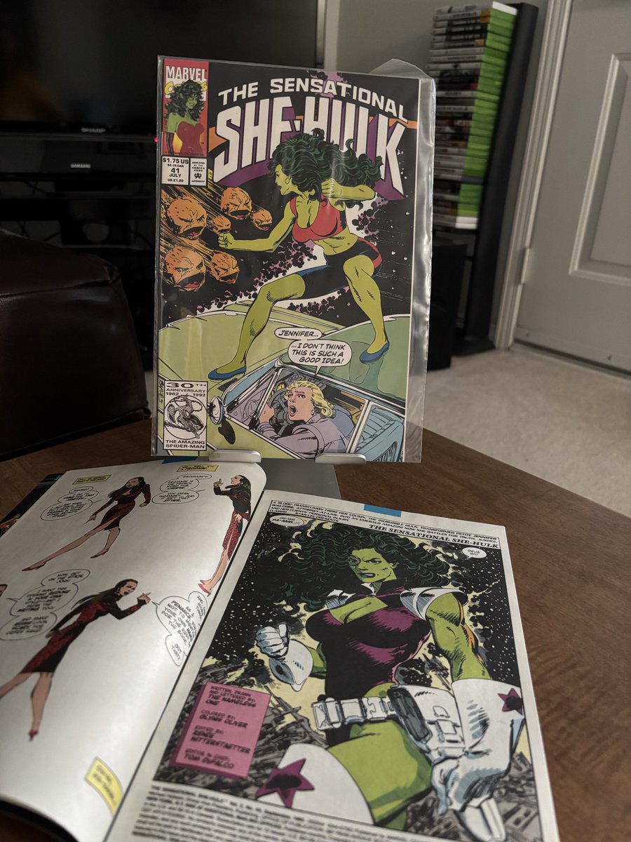CanaDaBear1701's tweet photo. When John Byrne did She-Hulk he reminded me, in a time that really needed it, that all comics didn't have to be dark, gloomy with a lead character seeking retribution. It was ok to have fun with comics and smile. A random pull from a random longbox nets Shulkie 40-43.
#MyComics https://t.co/d7RkQLphGL