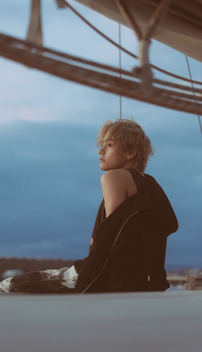 bayo0ng's tweet photo. 🌊💙

#ARSD #arsd #ArmySelcaDay https://t.co/wewT2glYOF