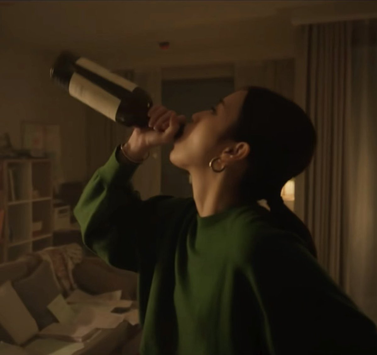 YehYeho7q's tweet photo. when she drinks for herself. https://t.co/SGlx7o1PAv
