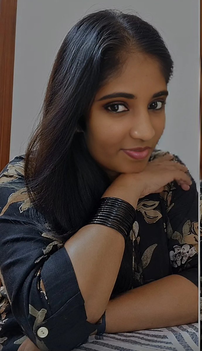 Poovizhimalar94's tweet photo. நான் அறியாமலேயே தீவிரமான ஆசைகளை 
ஒரு 🔥 மனநிலையில் பயன்படுத்த விரும்புகிறேன்.

என் உணர்வு எவ்வளவு மோசமாகவோ அல்லது குறிப்பிட்டதாக இருக்கிறதோ, அந்த அளவிற்கு ஏக்கமும் குறிப்பிட்டதாக மாறுகிறது.
DM பேசும் போது இதை நான் உணர்கிறேன்.
அதற்காக ஒருவர் என் எல்லைகளை மீறலாம் என்று அர்த்தமல்ல. https://t.co/QsQZPB2m9y