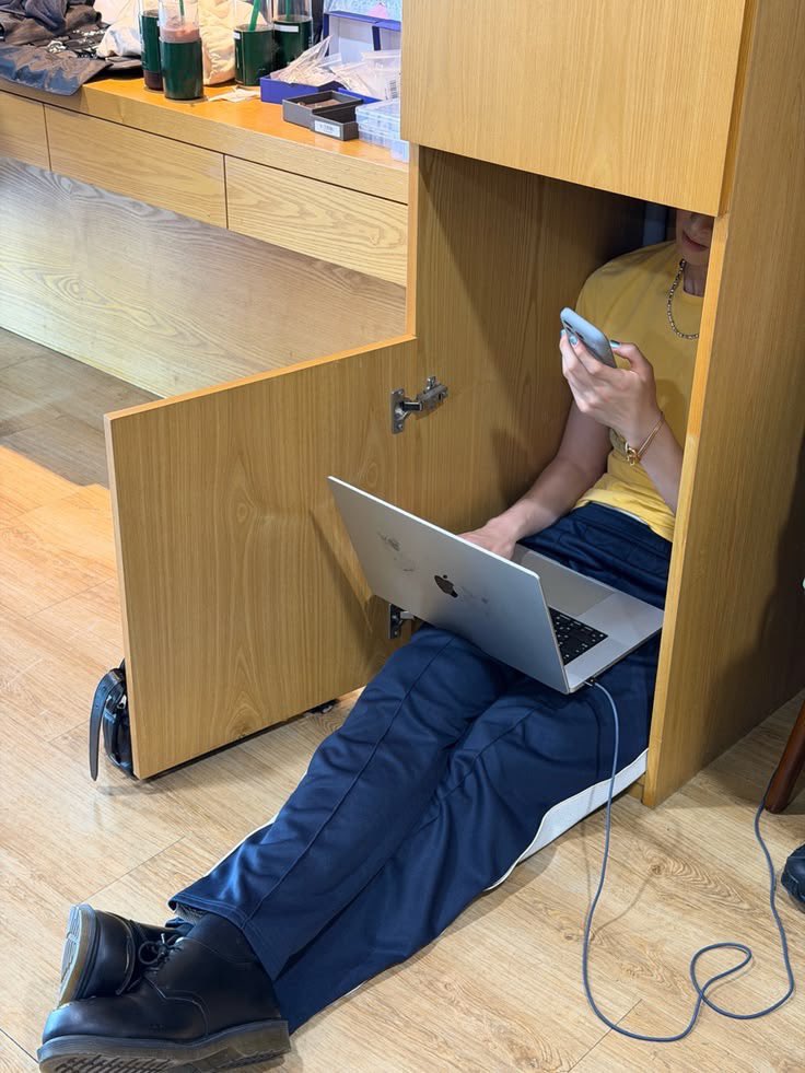 corbetis's tweet photo. just martin being a workaholic https://t.co/c6RpqXmZGl