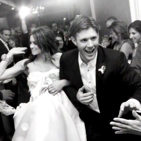 infoackles's tweet photo. LEGENDARY LOVERS! ❤️ O casamento dos Ackles merece uma aparição na timeline de vez em quando, né? https://t.co/vwPg5GhDwq