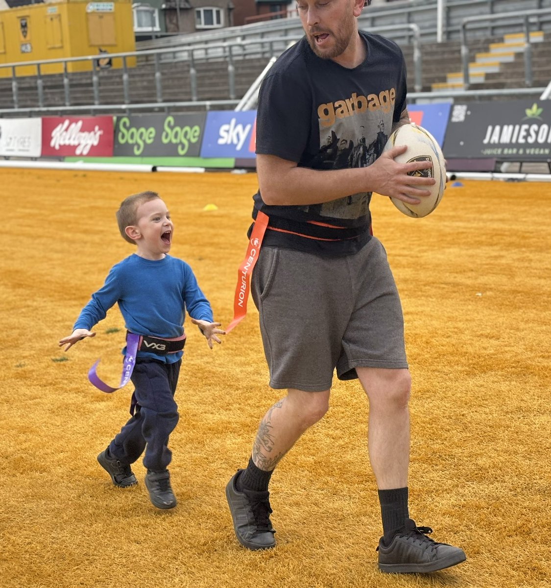 DRA_Community's tweet photo. 🐉Community | Sinclair Group Little Dragons 

Great to be back at @rodneyparade
Today we had fun passing,catching following instructions, listening and just having fun with their grown ups 

Fancy joining the fun next week ?

https://t.co/Vwhz4GaFz0

#WeAreGwentRugby
@dragonsrfc https://t.co/EWySs8Kh5S
