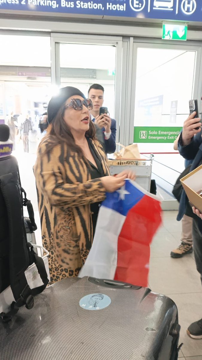 sandrabaezgonza's tweet photo. Mamá  Lulo ya llego a  🇨🇱😉 solo nos queda dar las gracias, por el cariño recibo qué  nuestros hermanos Argentinos le dieron durante estos 6 meses y los días que estuvo en su país cuando salido de la casa, conquistó muchos ❤️ ese fue uno de los premios que ganó de esta linda experiencia, la Pinco tiene tremendo aguante, Fandom y sus pincoyistas qué nunca le fallaron, terminó el juego para ella pero sabemos que fue la gran protagonista de esta edición por todo el contenido que nos entregó, ahora se vienen cosas lindas para ella pq se lo merece es tremenda persona y lo saben todos quien la conocen 😉 gracias por tanto cariño y gracias a ti mi amada @pincoyasinglam seguiremos apoyándote en cada proyecto que tengas como lo hemos hecho desde un principio te amo Ñeñe
#GranHermano
#GranHermanoGeneraciónDorada
@SANTIAGODELMORO