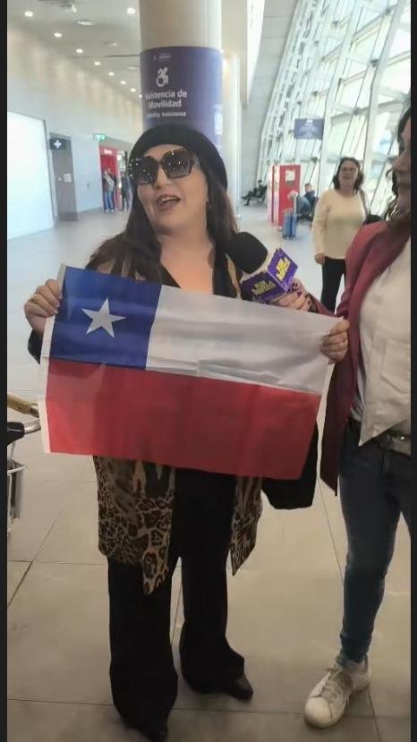 sandrabaezgonza's tweet photo. Mamá  Lulo ya llego a  🇨🇱😉 solo nos queda dar las gracias, por el cariño recibo qué  nuestros hermanos Argentinos le dieron durante estos 6 meses y los días que estuvo en su país cuando salido de la casa, conquistó muchos ❤️ ese fue uno de los premios que ganó de esta linda experiencia, la Pinco tiene tremendo aguante, Fandom y sus pincoyistas qué nunca le fallaron, terminó el juego para ella pero sabemos que fue la gran protagonista de esta edición por todo el contenido que nos entregó, ahora se vienen cosas lindas para ella pq se lo merece es tremenda persona y lo saben todos quien la conocen 😉 gracias por tanto cariño y gracias a ti mi amada @pincoyasinglam seguiremos apoyándote en cada proyecto que tengas como lo hemos hecho desde un principio te amo Ñeñe
#GranHermano
#GranHermanoGeneraciónDorada
@SANTIAGODELMORO